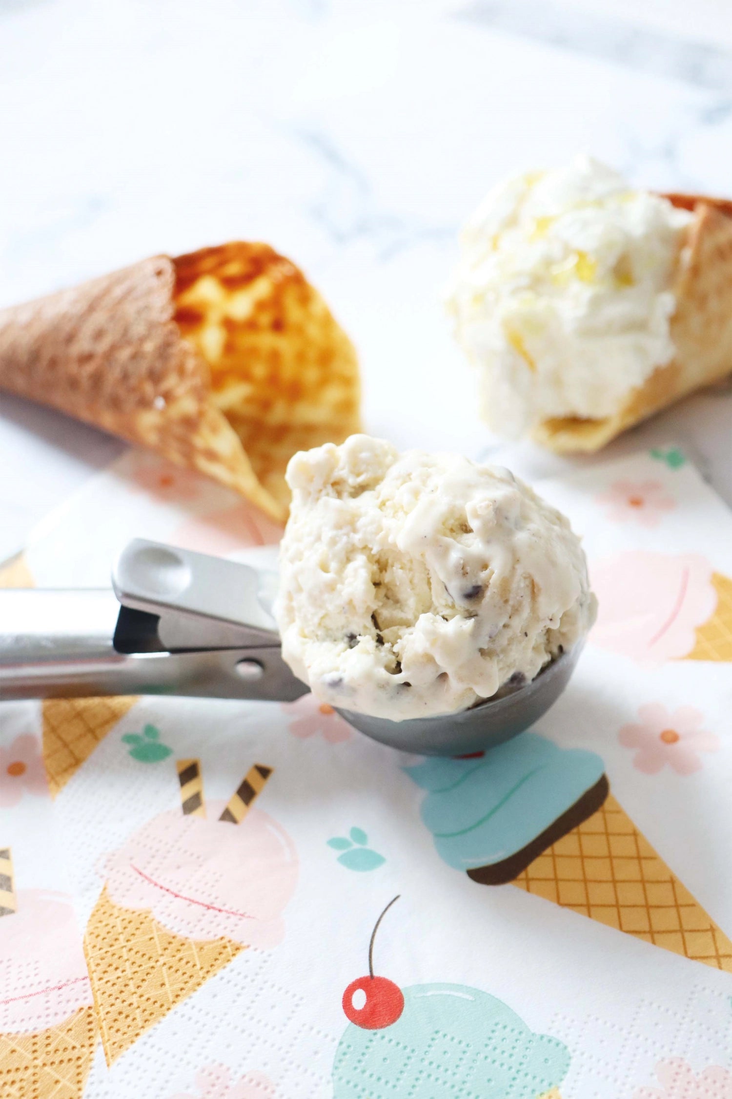 Eleganter Eisportionierer in Grau von Scrap Cooking, ideal für die perfekte Portionierung von Eiscreme und Sorbet. Praktisches Glacezubehör.