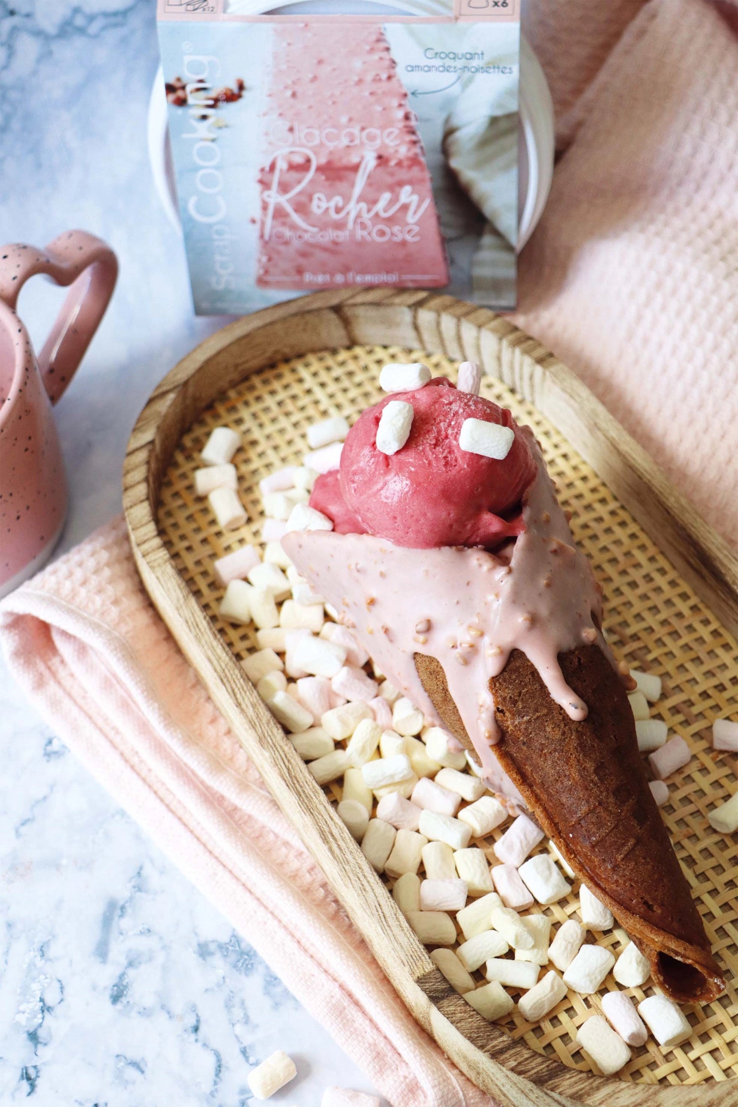 Praktisches Waffel- und Cornet-Gerät von Scrap Cooking für die schnelle Zubereitung köstlicher, hausgemachter Desserts.
