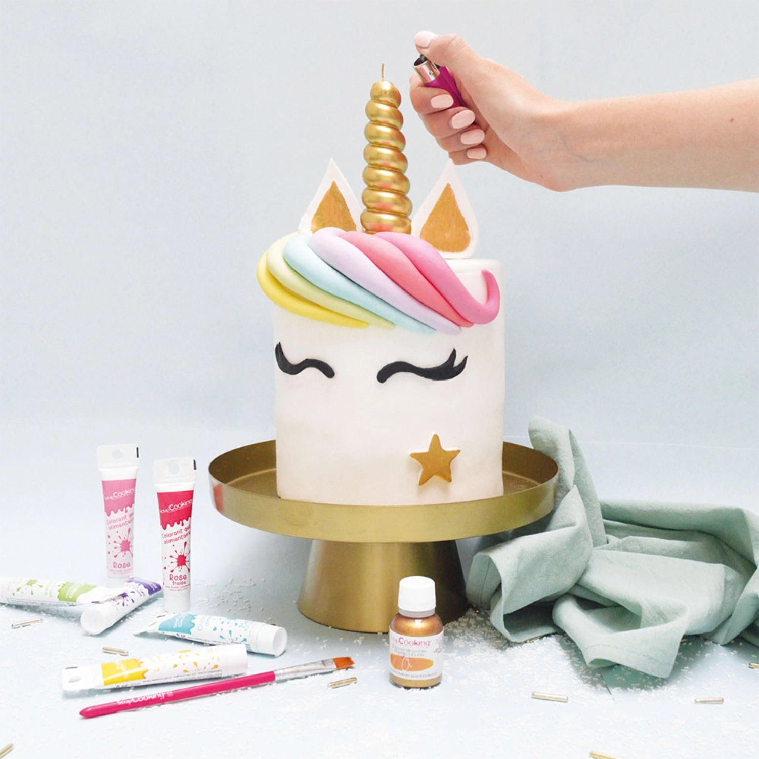 Zarter rosa Rollfondant von Scrap Cooking, 400g, perfekt für kunstvolle Tortendekoration und kreative Backideen.