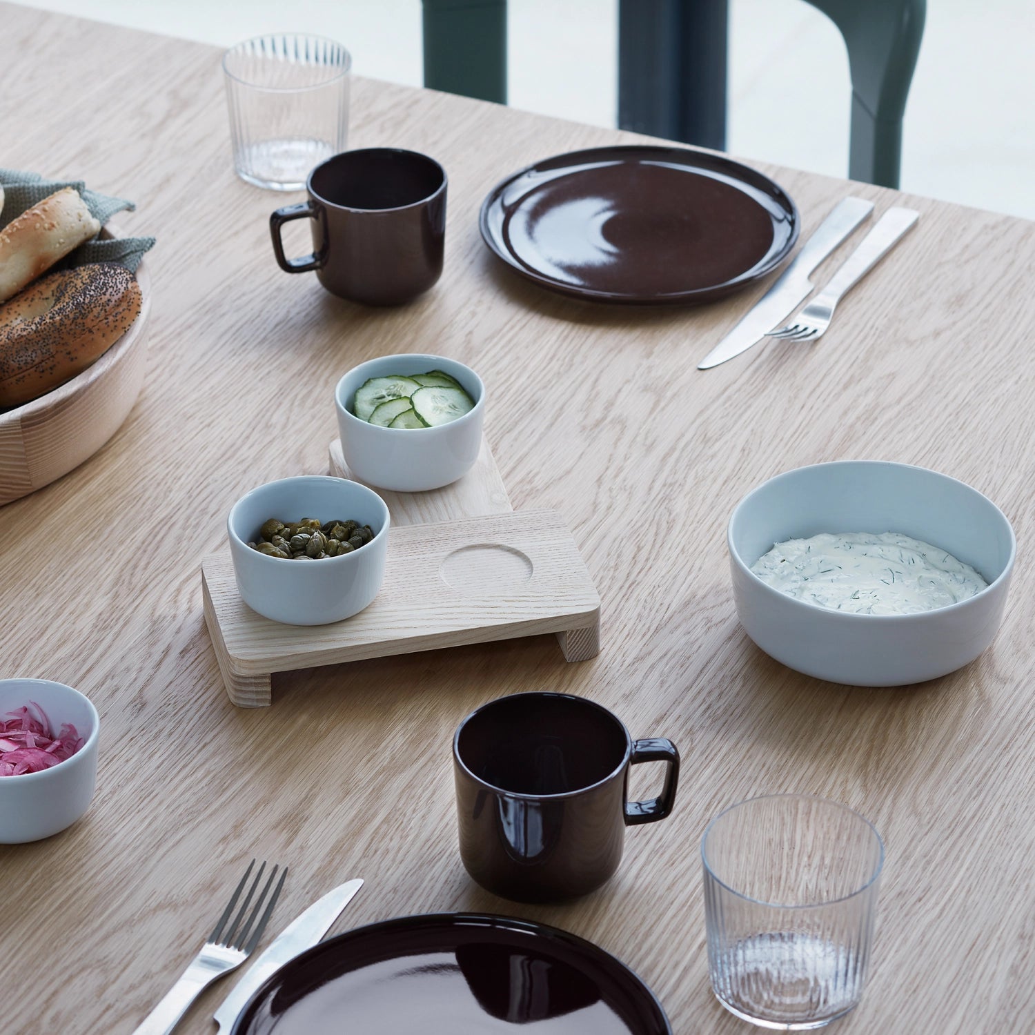 Stilvolles 2er Set Schalen in Mocha (D15cm) von LSA, ideal für ansprechende Präsentationen und geschmackvolle Tischgestaltung.