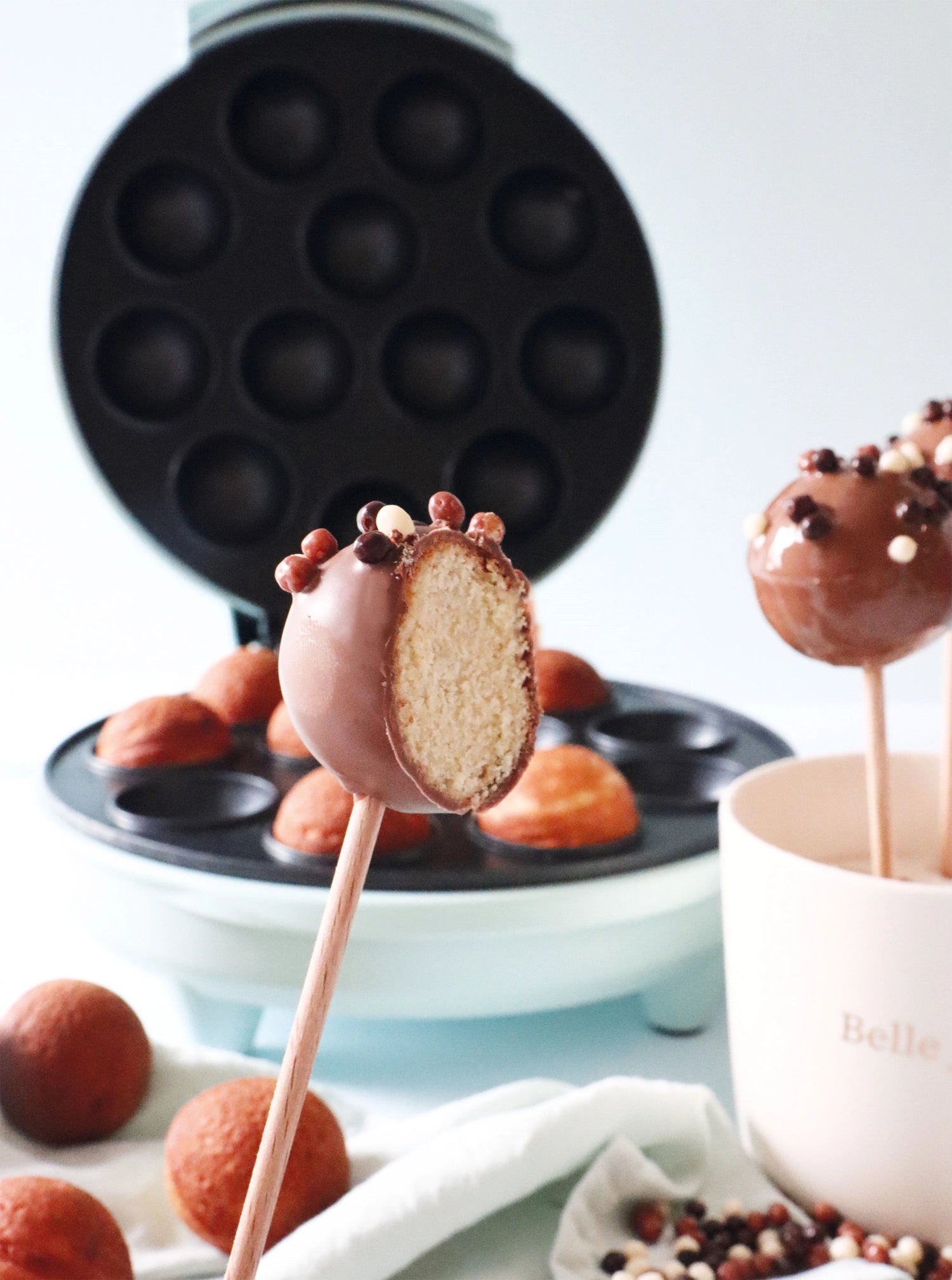Cakepops Factory in stilvollem Blau, perfekt für kreative Bäcker, um köstliche Cakepops einfach und schnell zu zaubern.