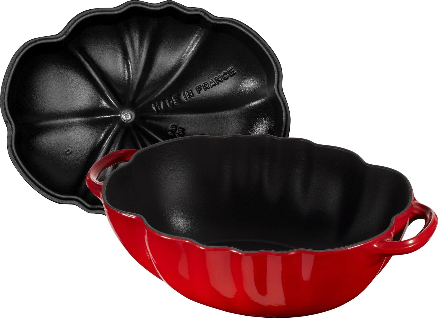 Hochwertige Cocotte in leuchtendem Kirsch-Rot, 25 cm, aus robustem Gusseisen, perfekt für köstliche Rezepte und ansprechende Tischpräsentation.