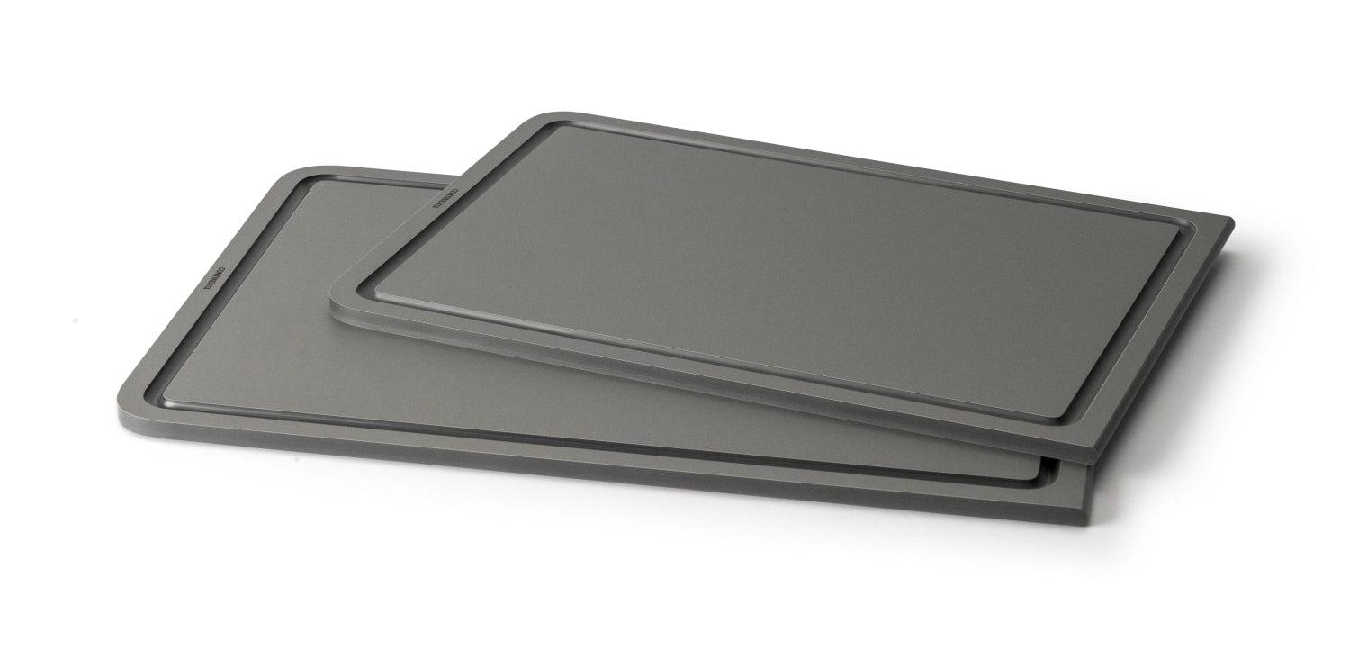 Duracore Tranchierbrett in Grau, 44x29.8x0.9 cm, robust und langlebig, ideal zum Schneiden und Servieren in der Küche.