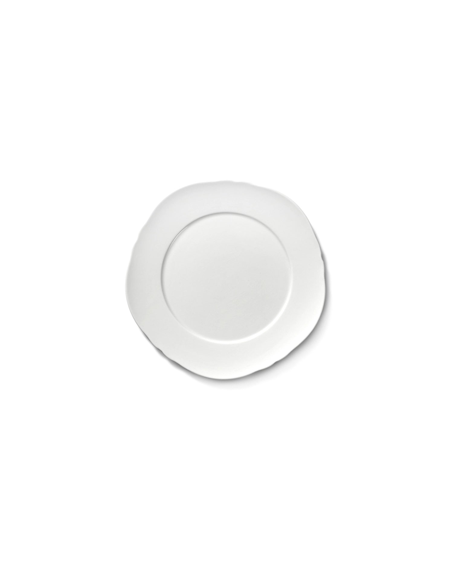 Schöner flacher Teller aus feinem weißen Porzellan mit einem Durchmesser von 17 cm, perfekt für ansprechende Servierideen und festliche Anlässe.