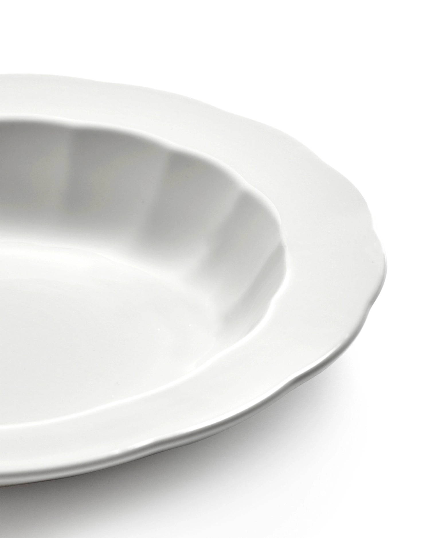 Eleganter, tiefen Silhouette Teller aus hochwertigem weißen Porzellan, ideal für stilvolle Anlässe und vielseitige Serviermöglichkeiten.