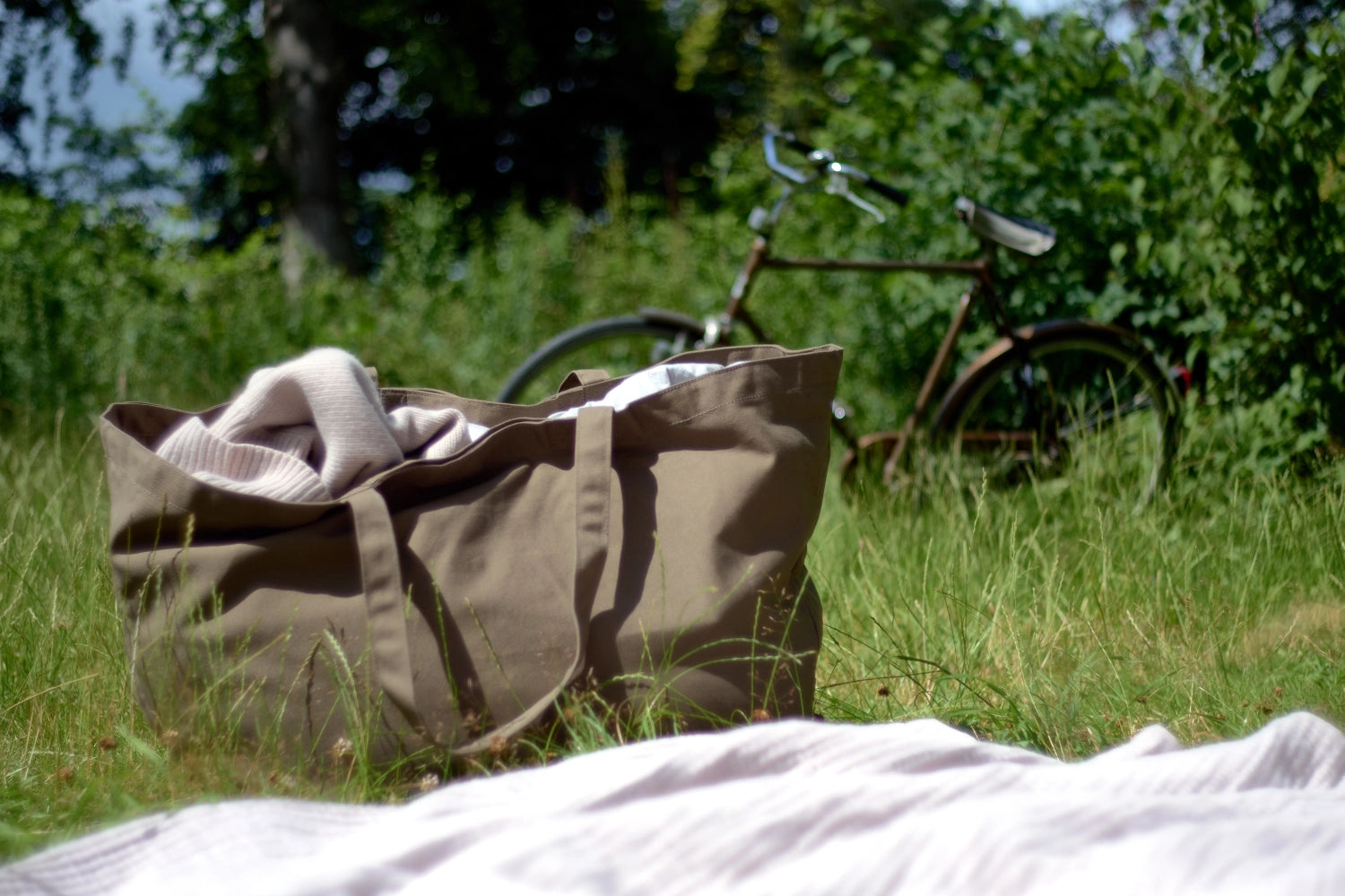 Stylische Big Long Tasche in Clay, aus hochwertiger Biobaumwolle, perfekt für umweltbewusste Einkäufe und vielseitige Freizeitnutzung.