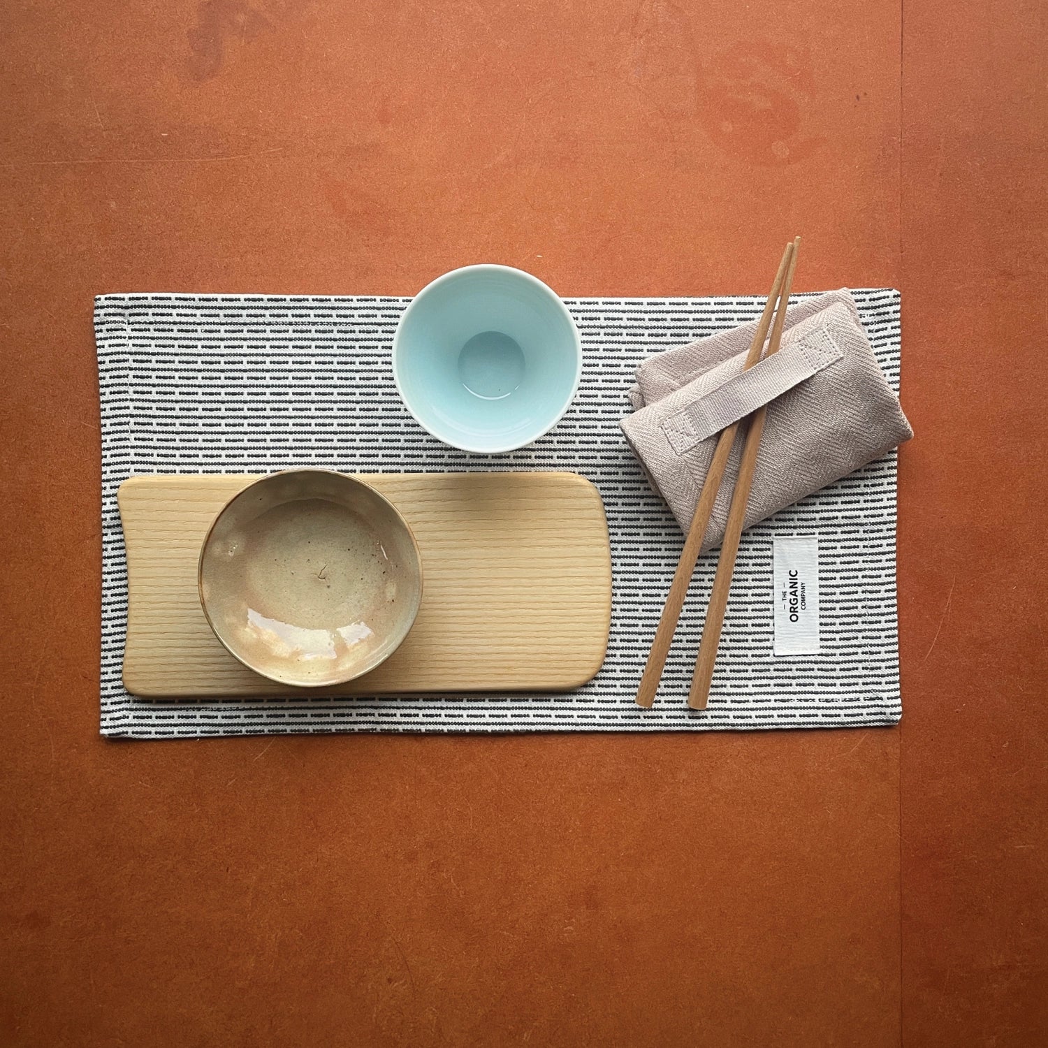 Set aus 4 Stoffservietten in Steinfarbe, 20x20 cm, aus Biobaumwolle, umweltfreundlich und ideal für den täglichen Gebrauch von The Organic Company.
