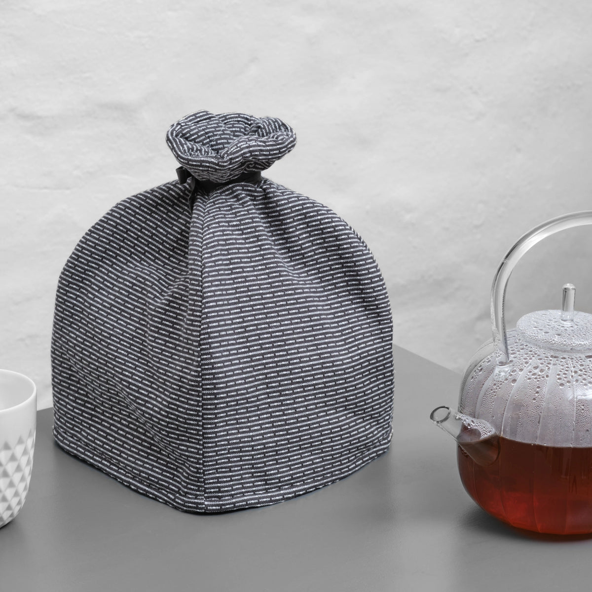 Teekannenhaube 36x30cm evening grey isolierte Biobaumwolle in Grau präsentiert im Onlineshop von KAQTU Design AG. Krug ist von The Organic Company