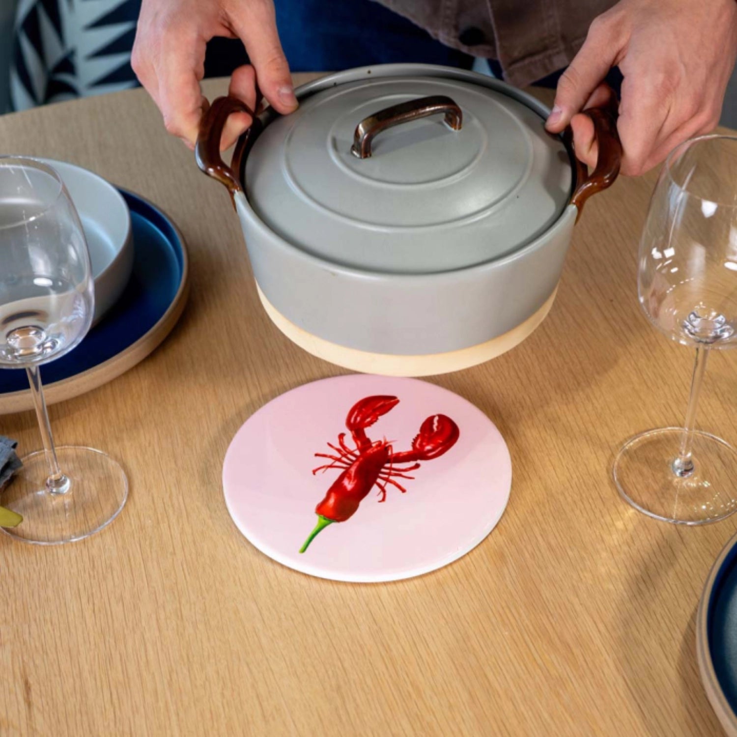 Bunter Keramikuntersetzer mit Hummer-Motiv, Durchmesser 18 cm, ideal für Pfannen und Töpfe, von Easy Life, stilvoll und funktional.