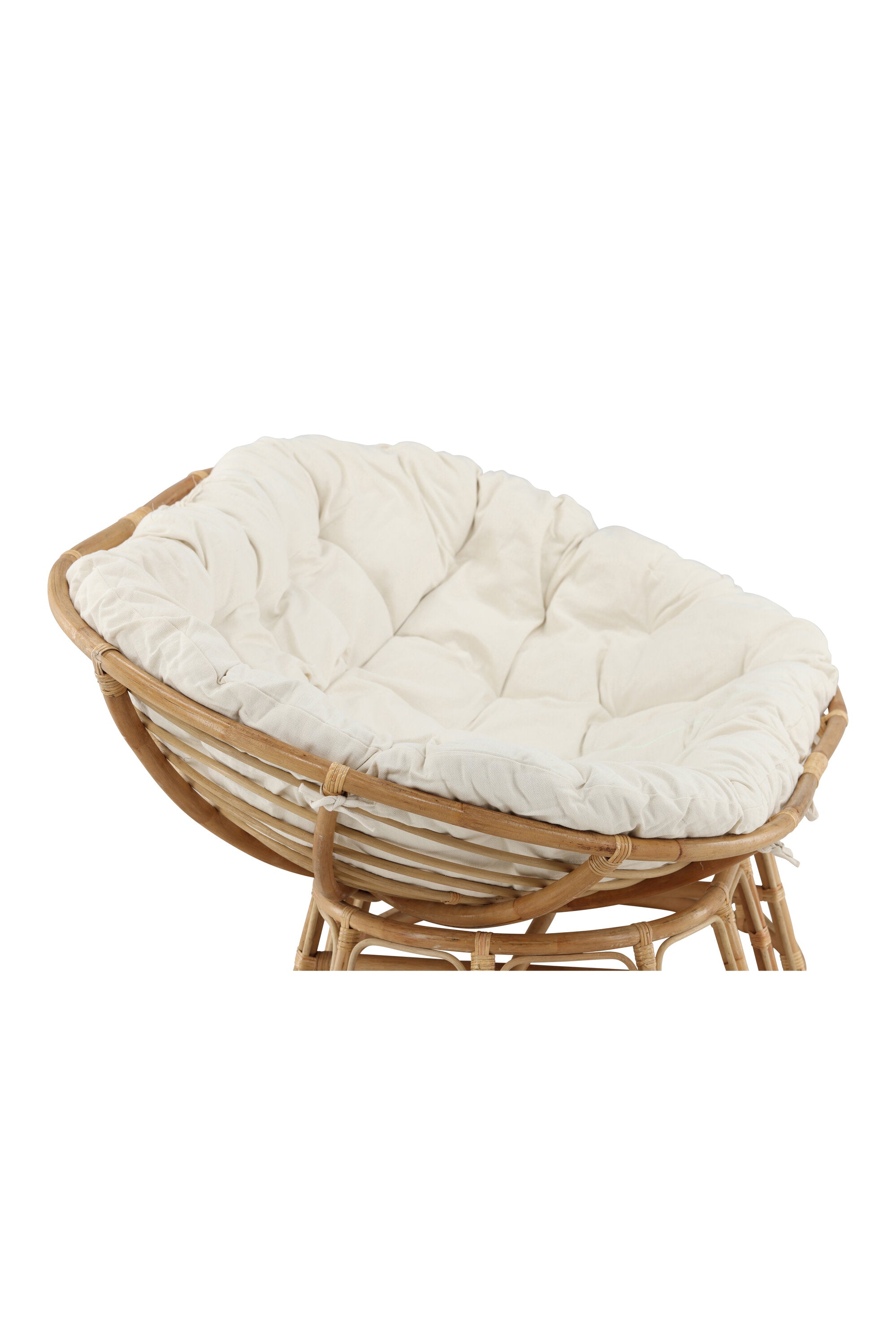 Elegante Rattan-Sonnenlounge mit weichem Kissen, ideal für stilvolle Entspannung im Garten oder auf der Terrasse.