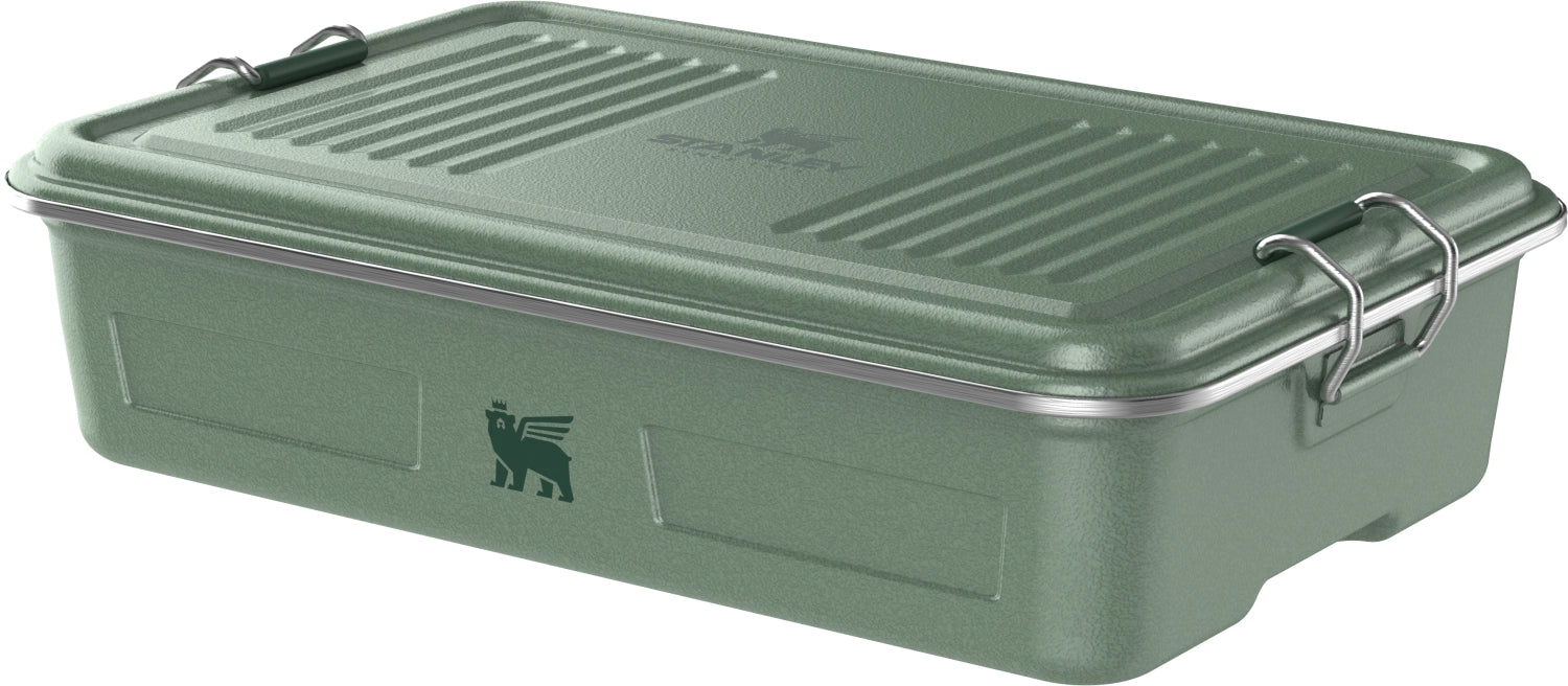 Praktische 2l Aufbewahrungsbox in Hammertone Grün von Stanley, ideal für Trinkflaschen und vielseitige Nutzung im Alltag.