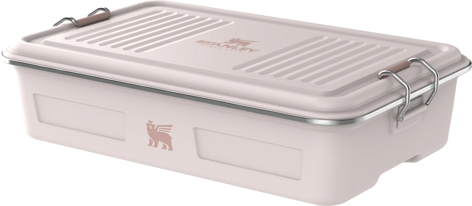Stilvolle 2L Aufbewahrungsbox in Roségold von Stanley, perfekt für die Aufbewahrung von Trinkflaschen und anderen Essentials.