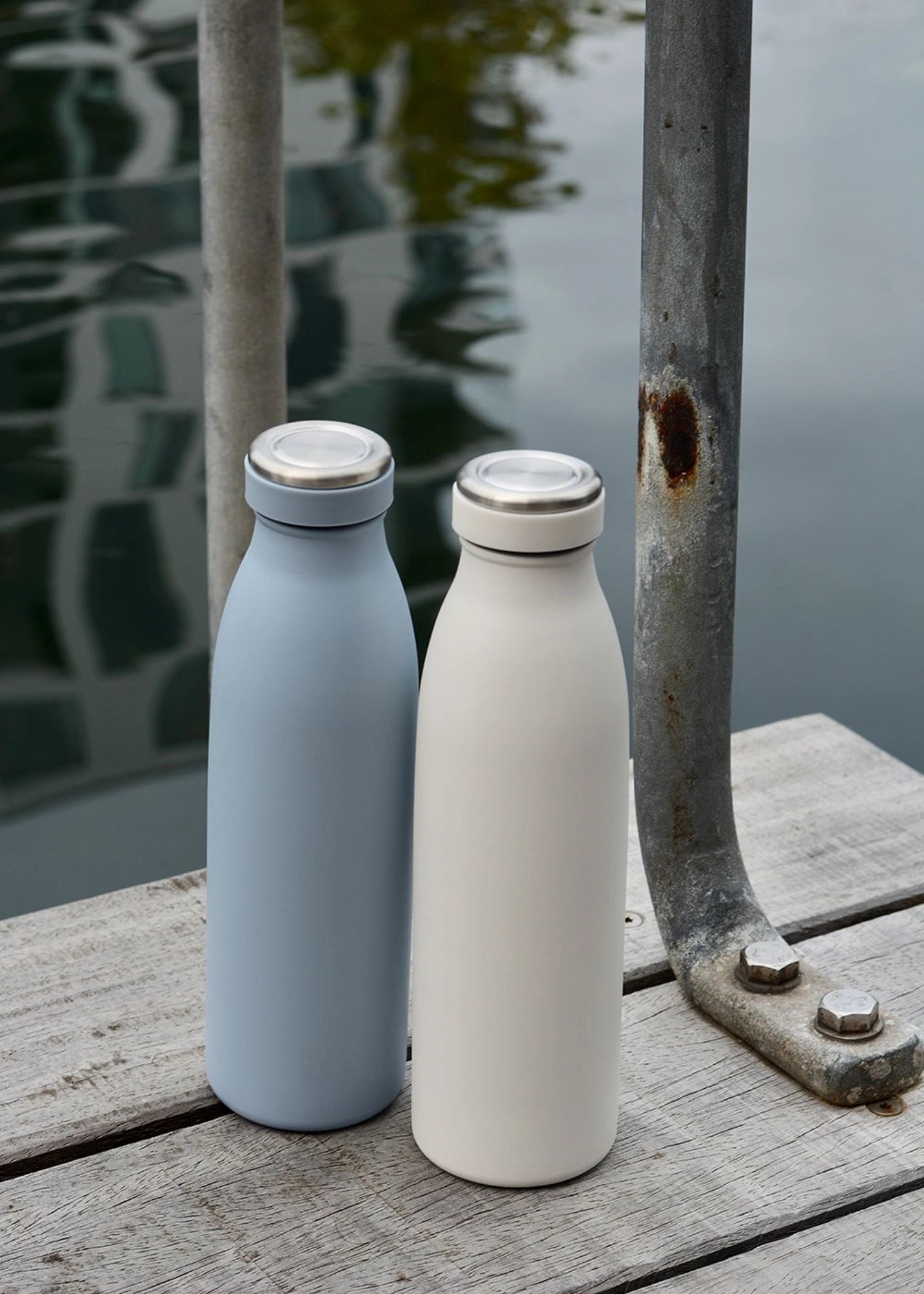 Trinkflasche 500ml Powder Blue in Blau präsentiert im Onlineshop von KAQTU Design AG. Trinkflaschen ist von AYA&IDA