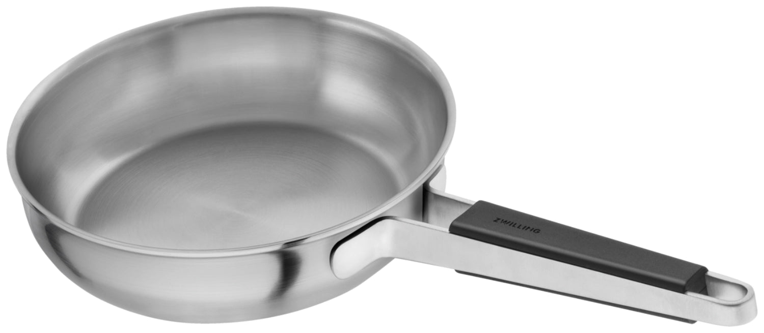 Pure Bratpfanne unbeschichtet 20cm Edelstahl in Silber präsentiert im Onlineshop von KAQTU Design AG. Bratpfanne ist von Zwilling