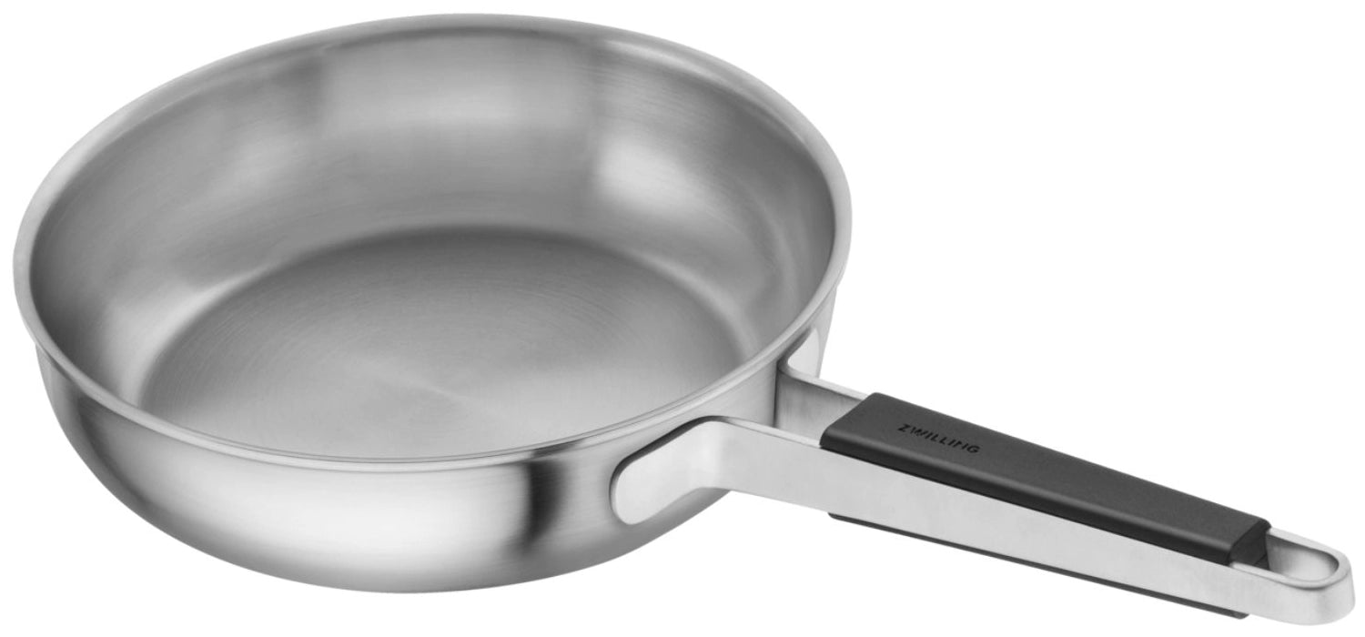 Pure Bratpfanne unbeschichtet 28cm Edelstahl in Silber präsentiert im Onlineshop von KAQTU Design AG. Bratpfanne ist von Zwilling