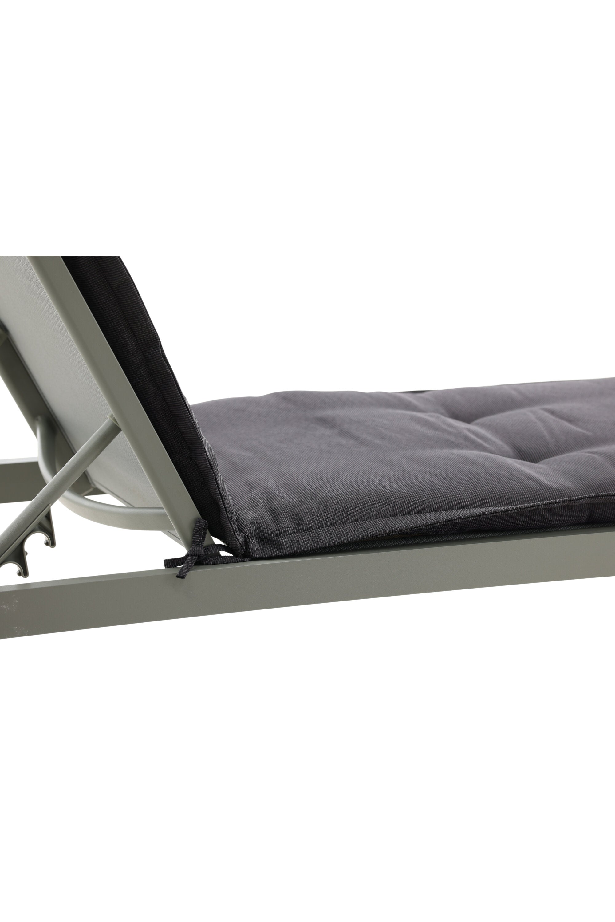 Kissen für Sonnenliege in Dunkelgrau präsentiert im Onlineshop von KAQTU Design AG. Outdoor-Accessoire ist von Venture Home