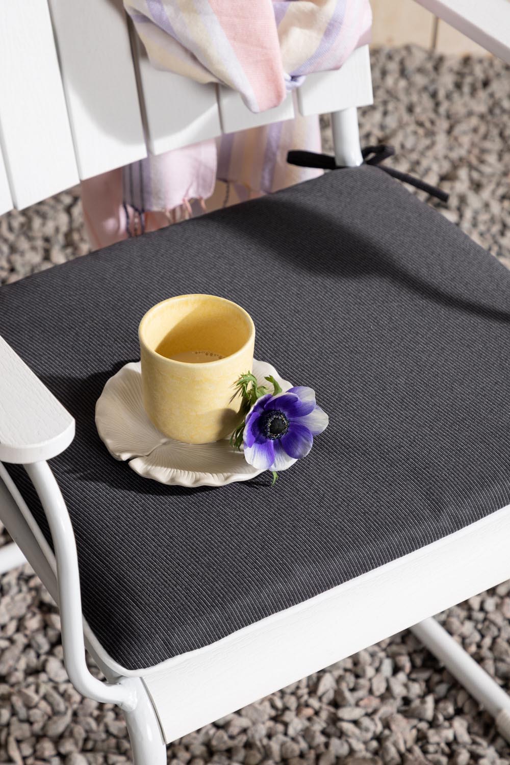 Dyna Holmsund Stuhl Ersatzkissen in Dunkelgrau präsentiert im Onlineshop von KAQTU Design AG. Sitzkissen ist von Venture Home