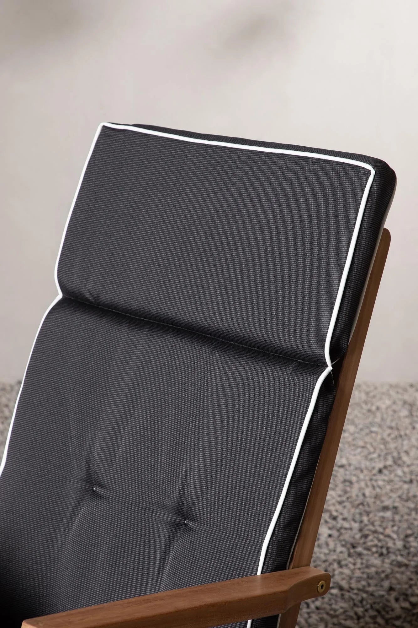 Classic Kissen in Grau präsentiert im Onlineshop von KAQTU Design AG. Sitzkissen ist von Venture Home