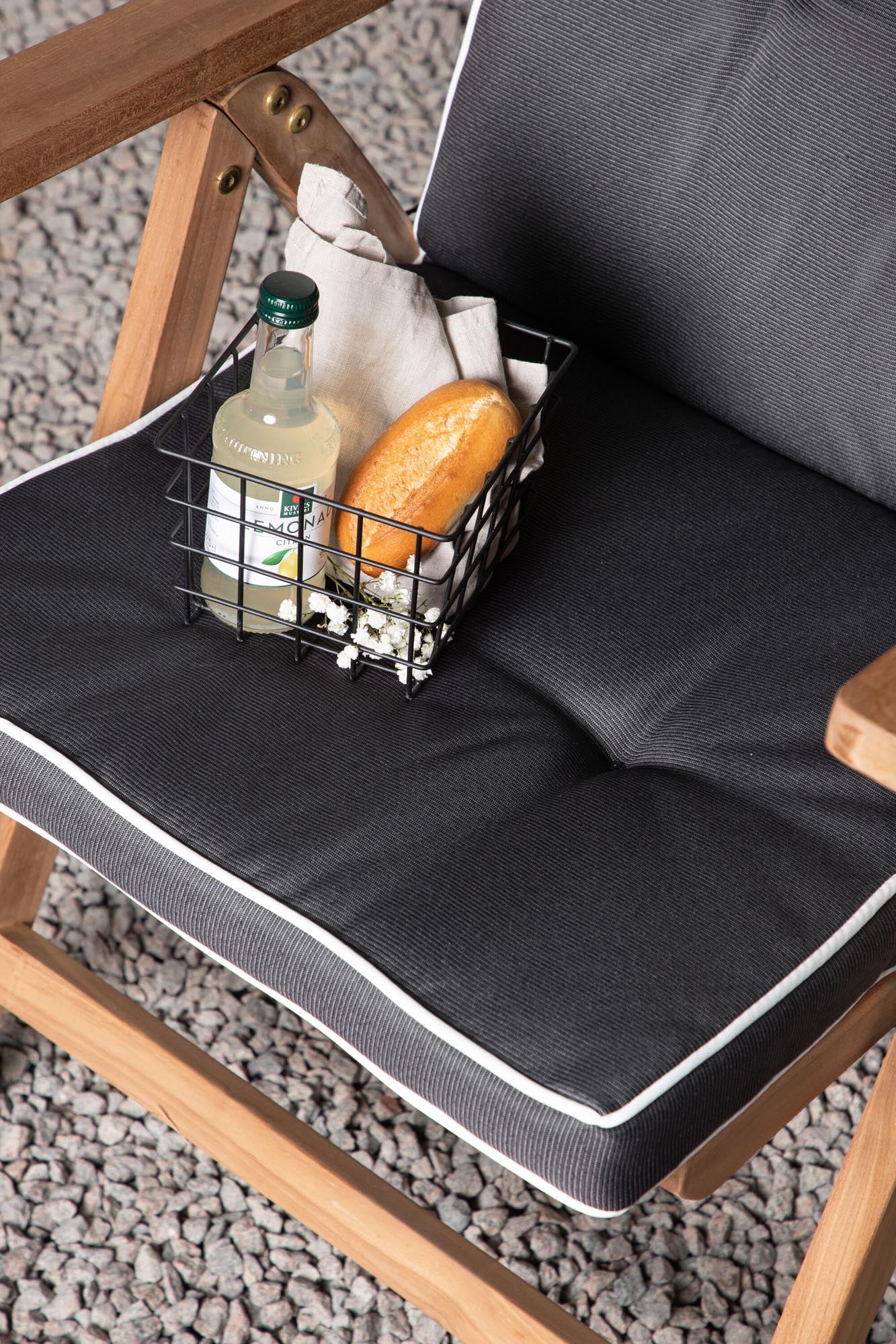 Classic Kissen in Grau präsentiert im Onlineshop von KAQTU Design AG. Sitzkissen ist von Venture Home