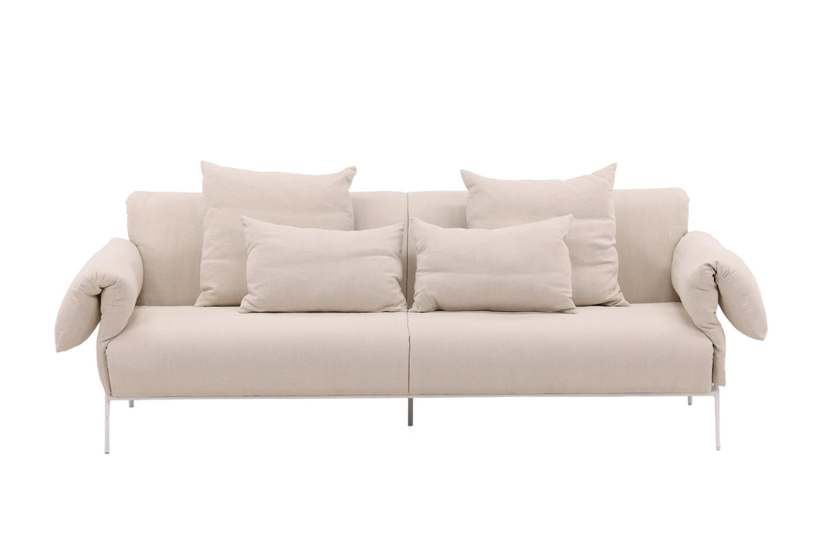 Öckerö Sofa in Beige präsentiert im Onlineshop von KAQTU Design AG. 3er Sofa ist von Vind