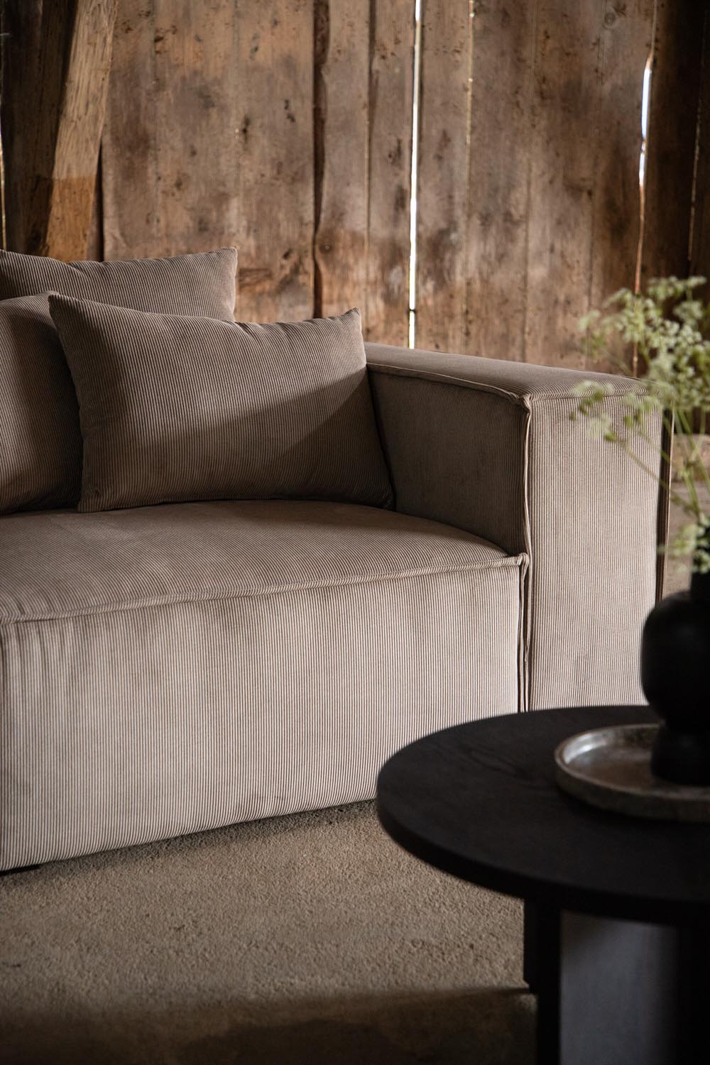 Gillholmen Sofa in Braun präsentiert im Onlineshop von KAQTU Design AG. 3er Sofa ist von Vind