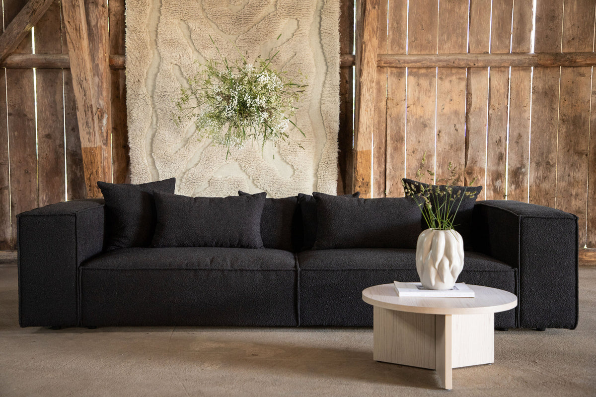 Gillholmen Sofa in Schwarz präsentiert im Onlineshop von KAQTU Design AG. 3er Sofa ist von Vind
