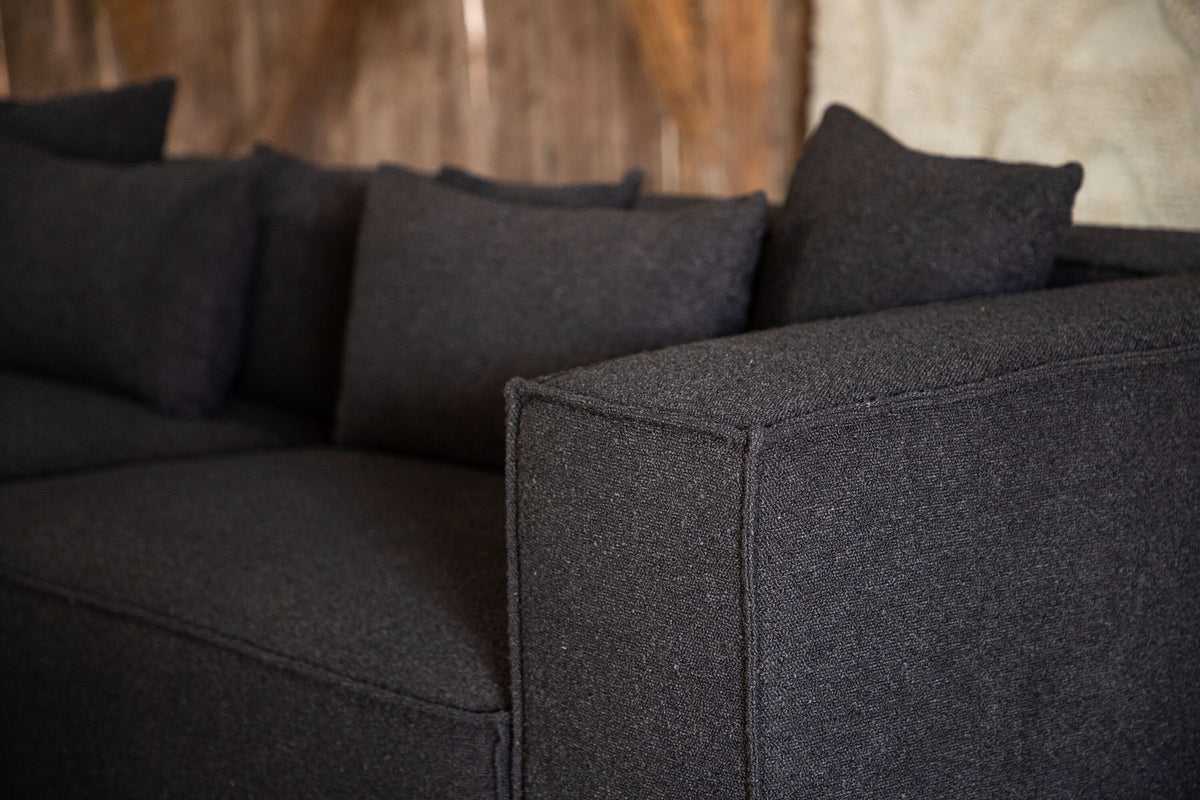 Gillholmen Sofa in Schwarz präsentiert im Onlineshop von KAQTU Design AG. 3er Sofa ist von Vind