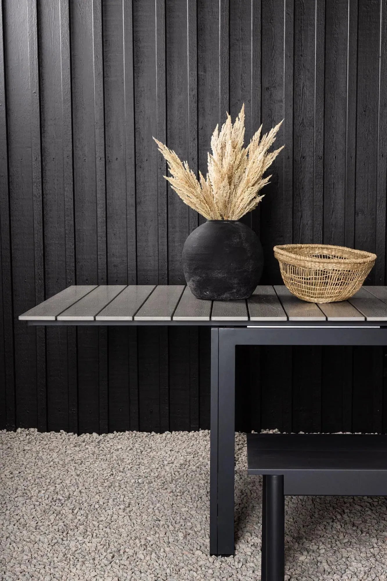 Moderner, ausziehbarer Gartentisch von Venture Home, ideal für stilvolle Außenbereiche, flexibel von 100 bis 150 cm.
