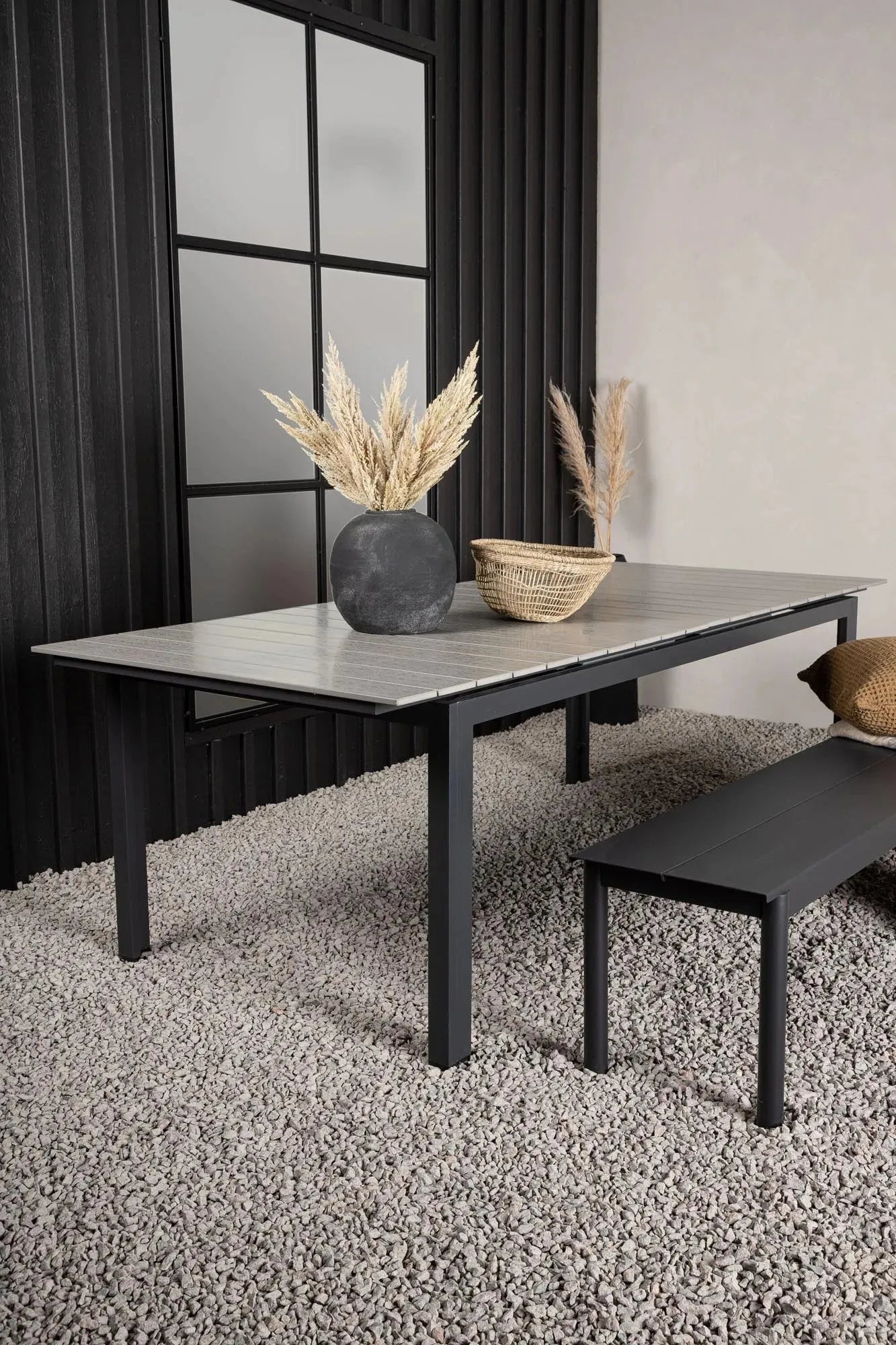 Moderner, ausziehbarer Gartentisch von Venture Home, ideal für stilvolle Außenbereiche, flexibel von 100 bis 150 cm.