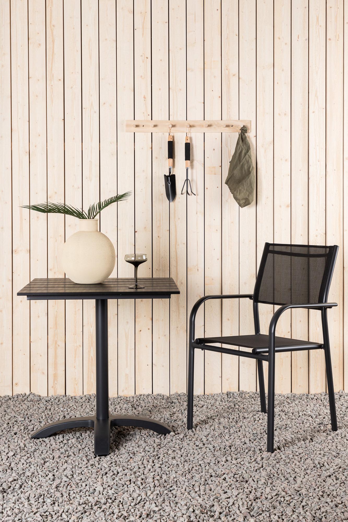 Colorado Coffee Tisch Outdoor in Schwarz präsentiert im Onlineshop von KAQTU Design AG. Beistelltisch Outdoor ist von Venture Home