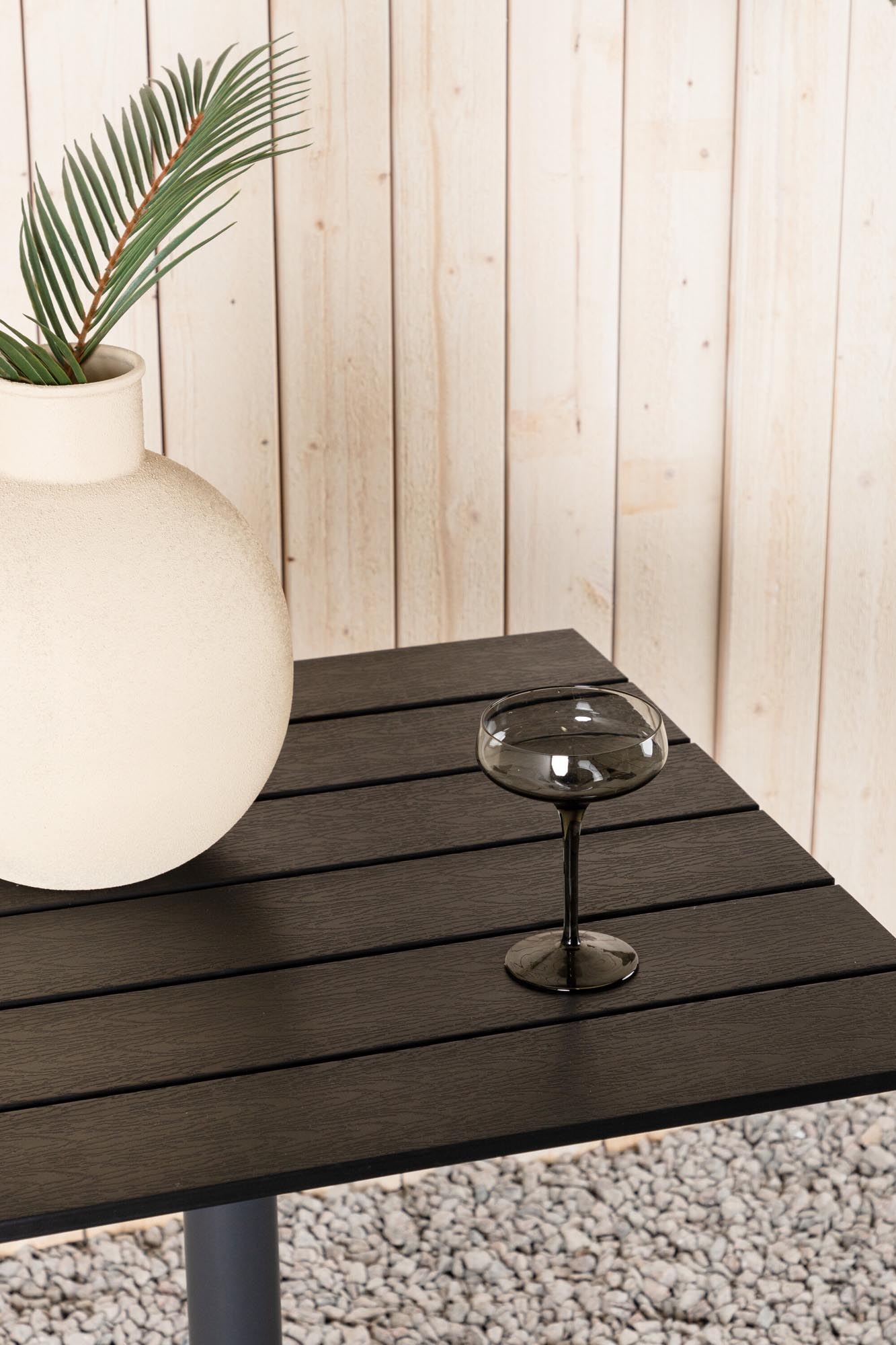 Colorado Coffee Tisch Outdoor in Schwarz präsentiert im Onlineshop von KAQTU Design AG. Beistelltisch Outdoor ist von Venture Home