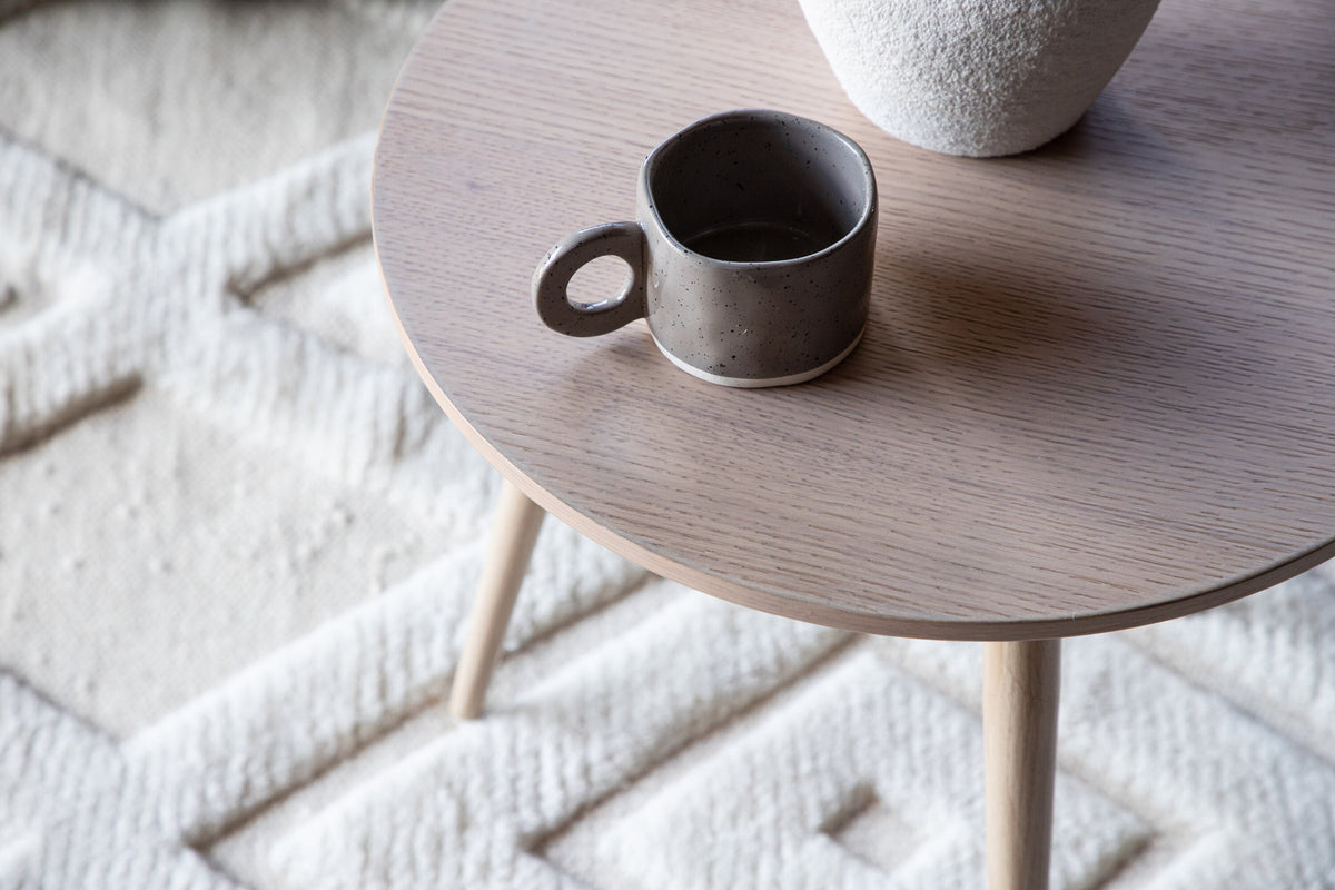 Askim Beistelltisch in Tünchen präsentiert im Onlineshop von KAQTU Design AG. Beistelltisch ist von Vind