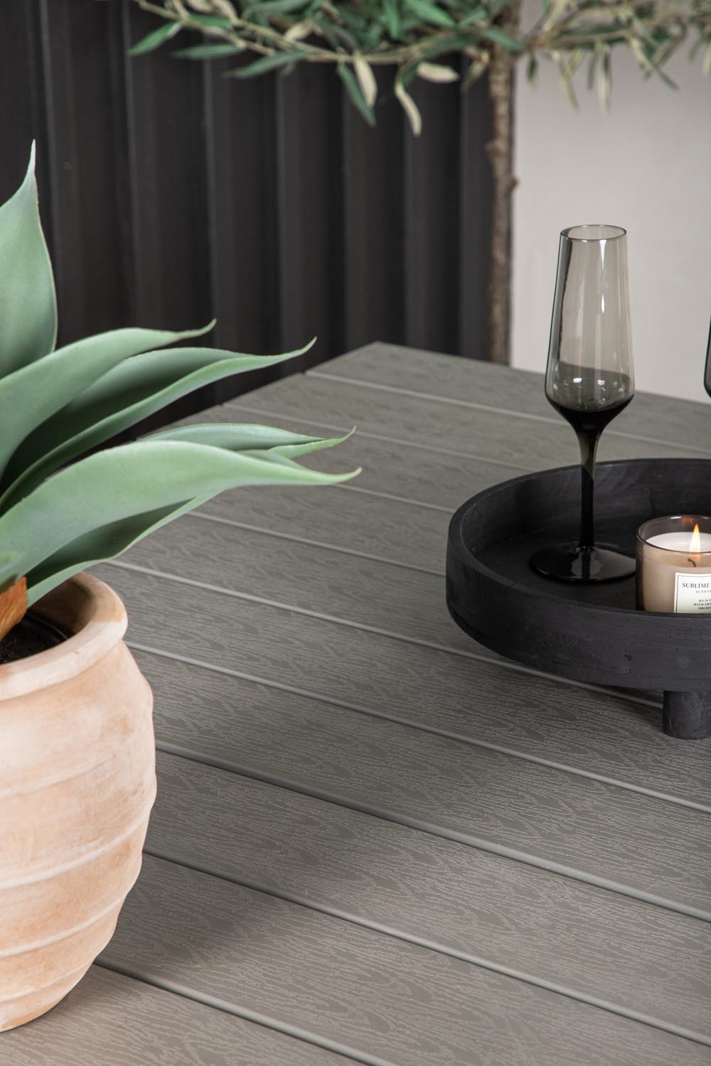 Levels Gartentisch ausziehbar in Weiss präsentiert im Onlineshop von KAQTU Design AG. Gartentisch ist von Venture Home