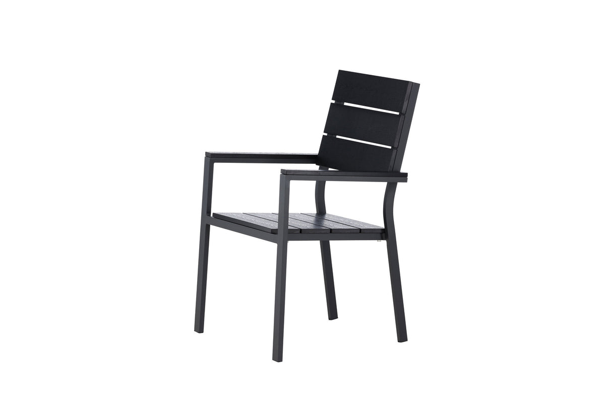 Levels Gartenstuhl in Schwarz präsentiert im Onlineshop von KAQTU Design AG. Gartenstuhl mit Armlehnen ist von Venture Home