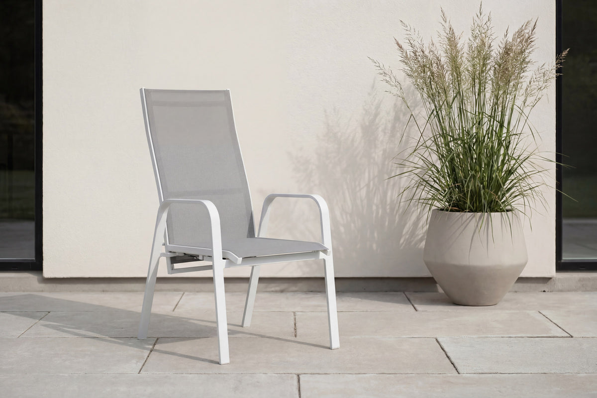 Copacabana Stuhl in Grau präsentiert im Onlineshop von KAQTU Design AG. Gartenstuhl mit Armlehnen ist von Venture Home