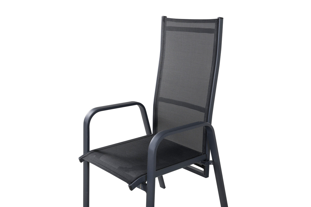 Copacabana Stuhl in Schwarz präsentiert im Onlineshop von KAQTU Design AG. Gartenstuhl mit Armlehnen ist von Venture Home