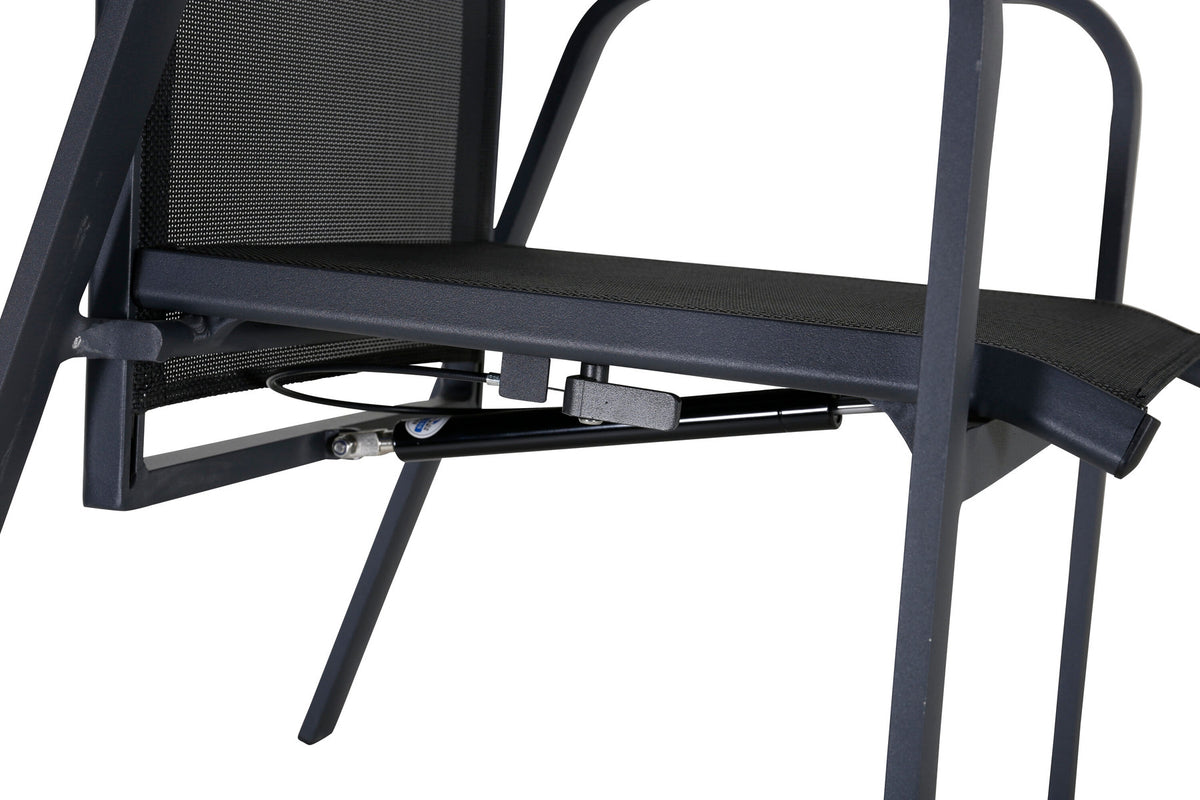 Copacabana Stuhl in Schwarz präsentiert im Onlineshop von KAQTU Design AG. Gartenstuhl mit Armlehnen ist von Venture Home
