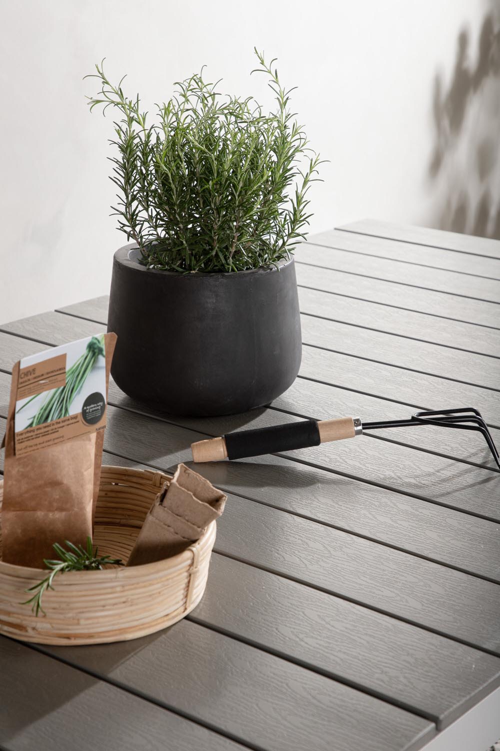 Levels Gartentisch ausziehbar in Weiss präsentiert im Onlineshop von KAQTU Design AG. Gartentisch ist von Venture Home