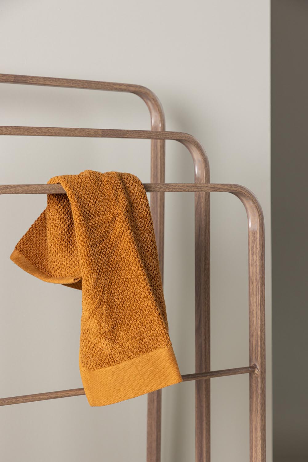 Drammen Hänger in Mokka präsentiert im Onlineshop von KAQTU Design AG. Stummer Diener ist von Vind