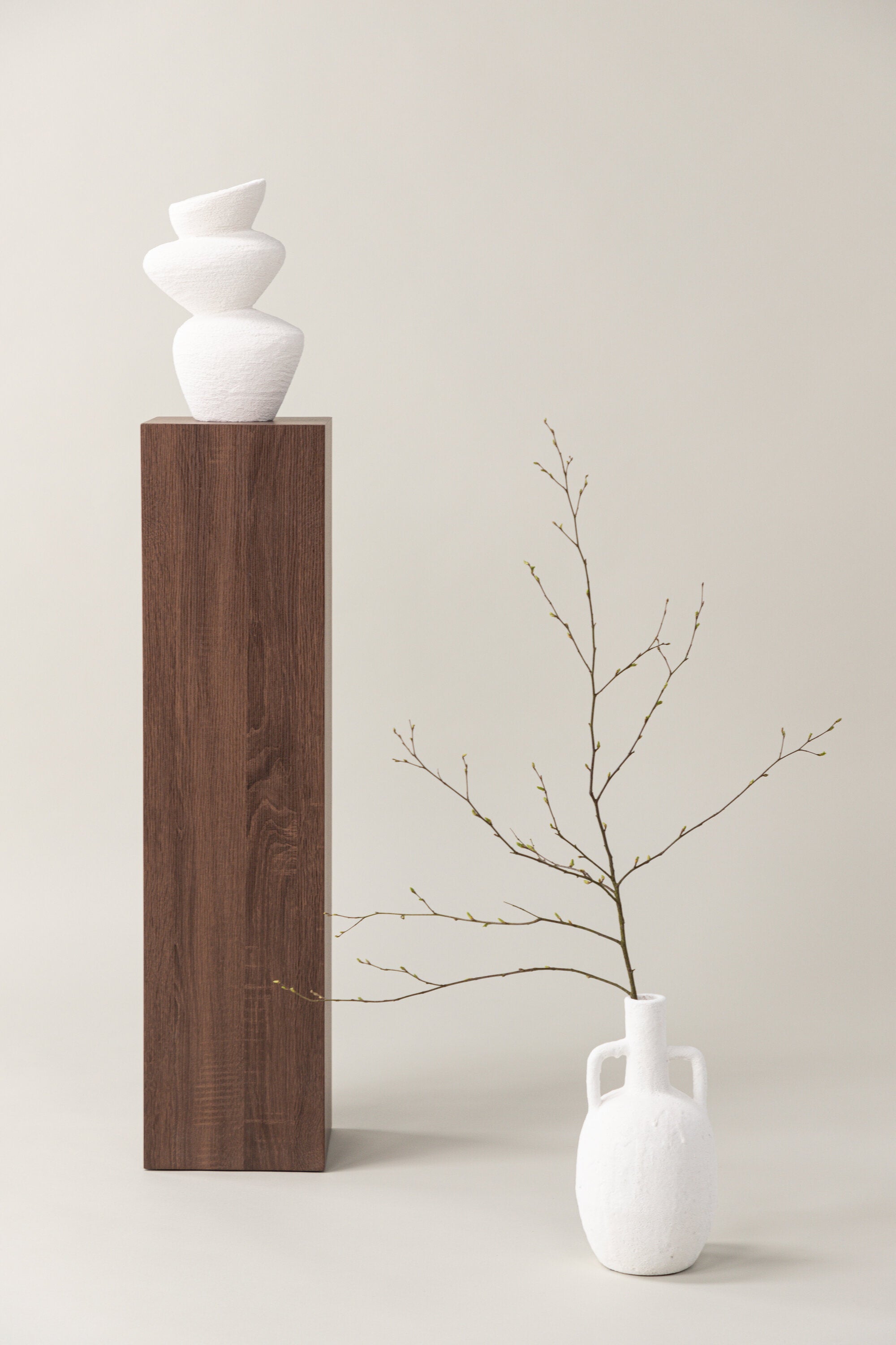 Ramsvik Sockel in Braun präsentiert im Onlineshop von KAQTU Design AG. Beistelltisch ist von Vind