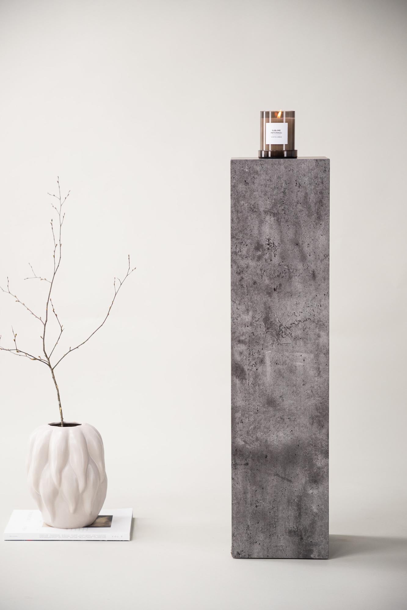 Ramsvik Sockel von Vind: Robuster MDF-Sockel in elegantem Dunkelbraun. Ideal für kreative Gestaltung und harmonische Akzente in Ihrem Zuhause.