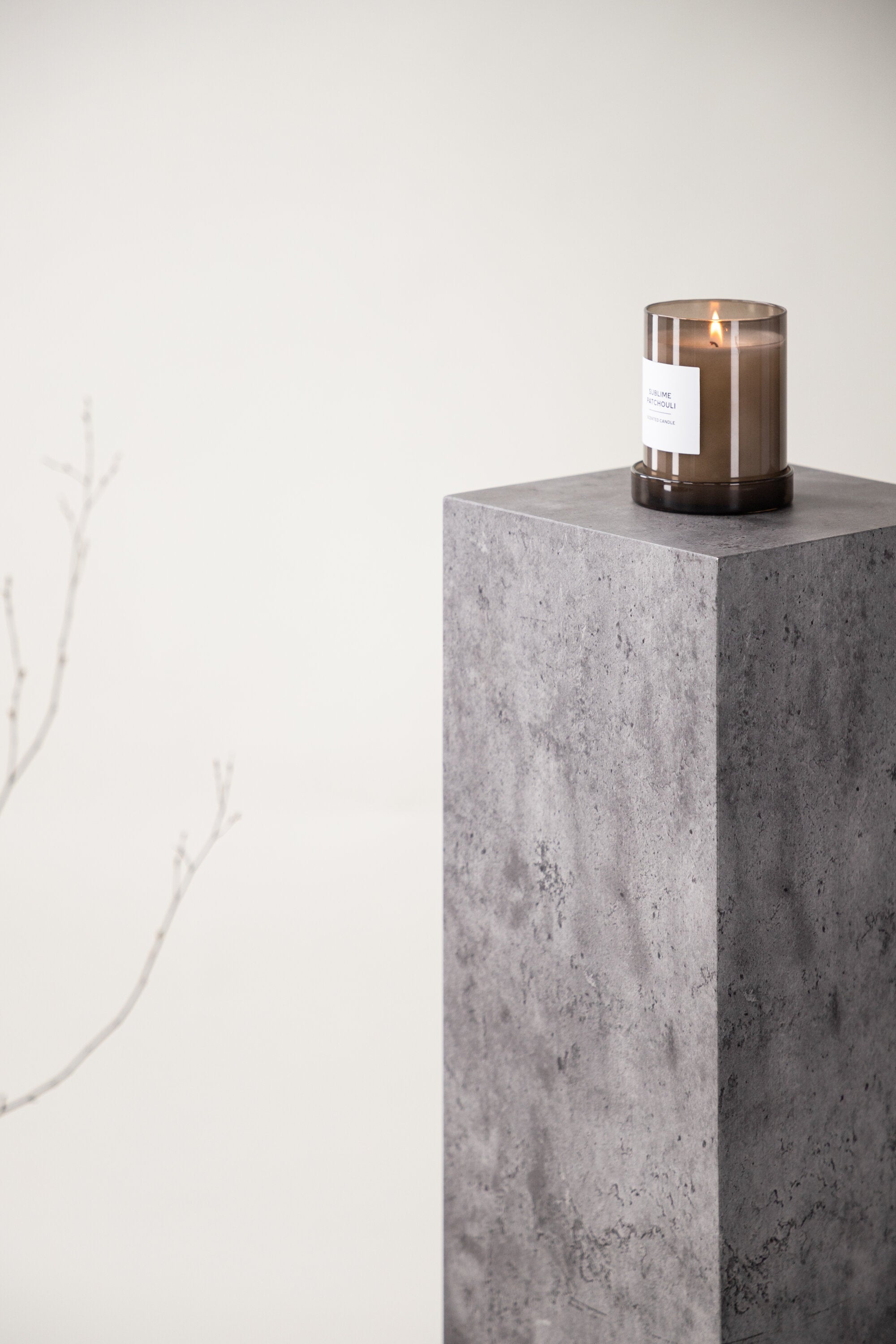 Ramsvik Sockel in Grau präsentiert im Onlineshop von KAQTU Design AG. Beistelltisch ist von Vind