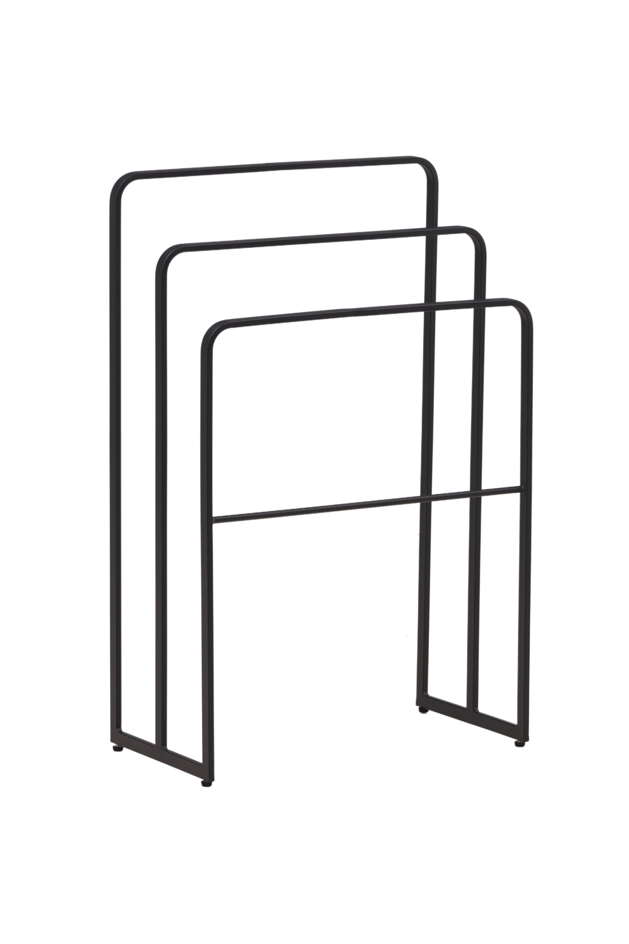 Drammen Kleiderbügel in Schwarz präsentiert im Onlineshop von KAQTU Design AG. Kleiderständer ist von Vind