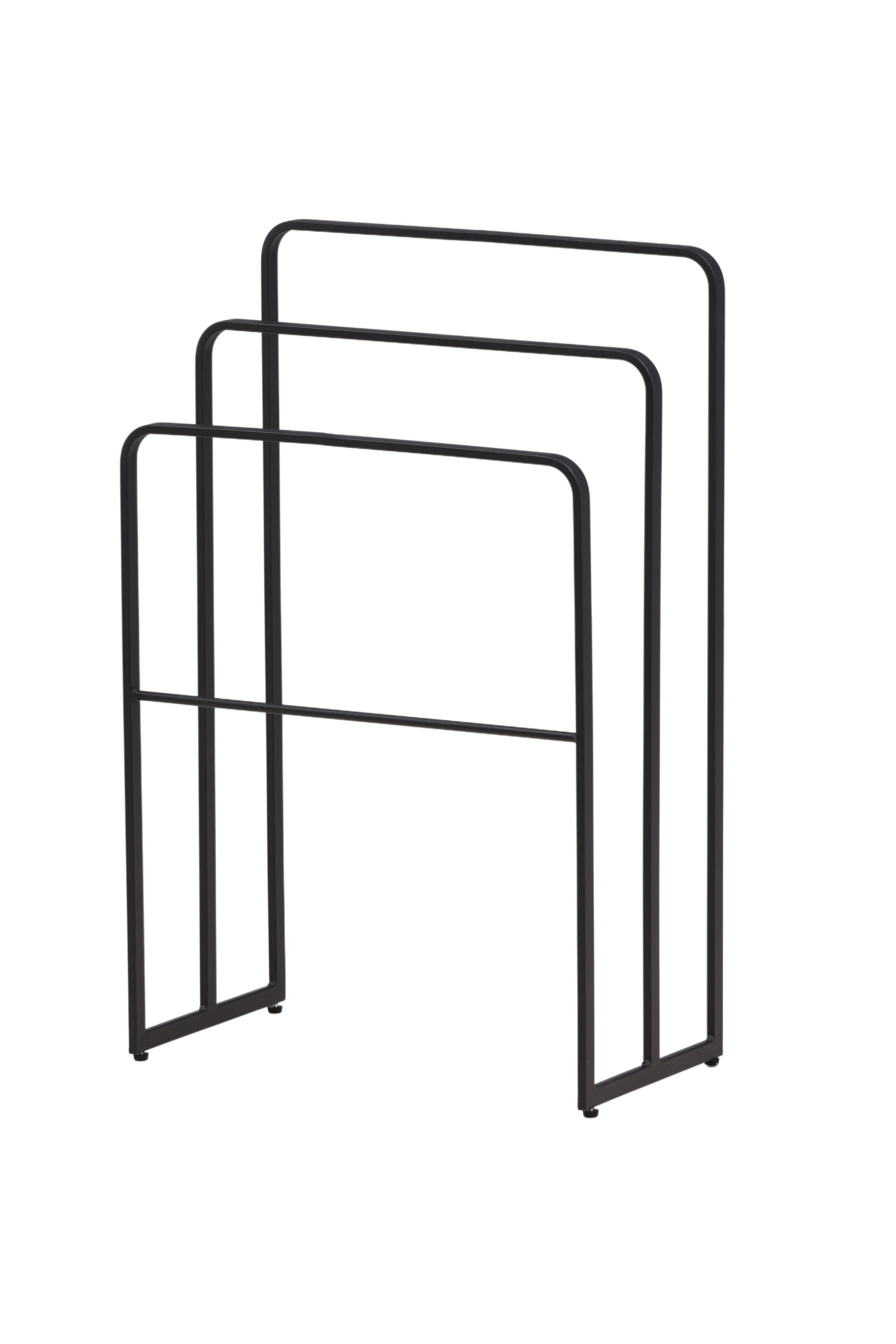 Drammen Kleiderbügel in Schwarz präsentiert im Onlineshop von KAQTU Design AG. Kleiderständer ist von Vind