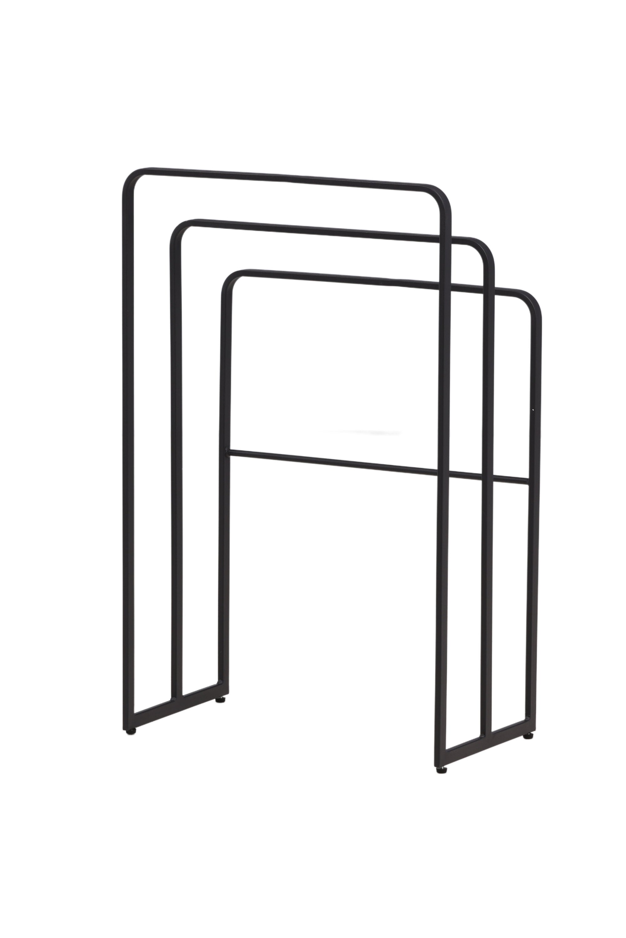 Drammen Kleiderbügel in Schwarz präsentiert im Onlineshop von KAQTU Design AG. Kleiderständer ist von Vind