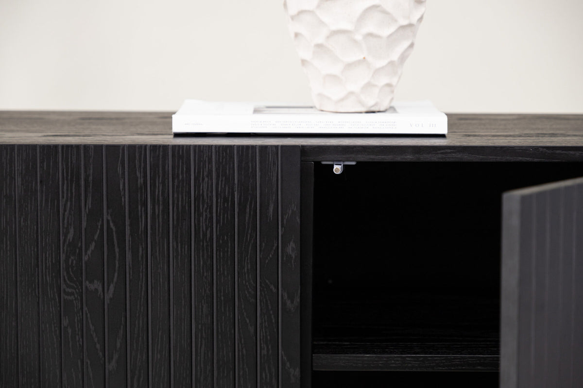 Björkön Kabinett in Schwarz präsentiert im Onlineshop von KAQTU Design AG. Cabinet ist von Vind