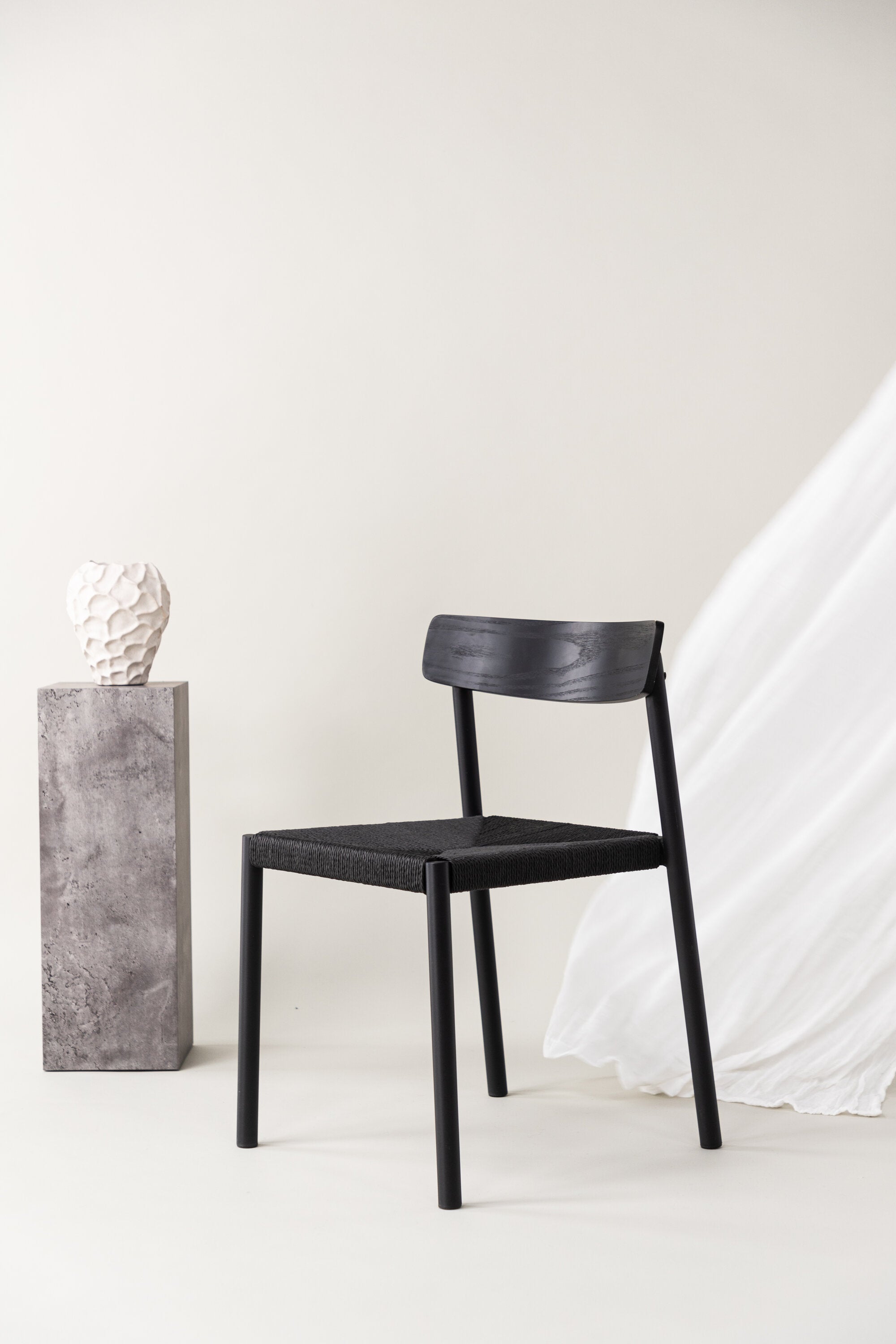 Malmö Stuhl in Schwarz präsentiert im Onlineshop von KAQTU Design AG. Stuhl ist von Vind