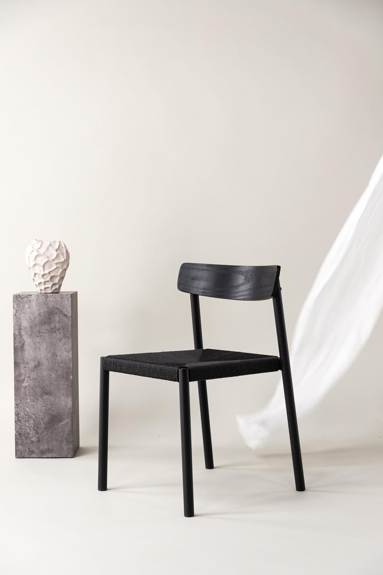 Malmö Stuhl von Vind: Eleganter Komfort und stilvolle Vielseitigkeit für Ihr Zuhause. Ideal für Esszimmer und Wohnbereich.