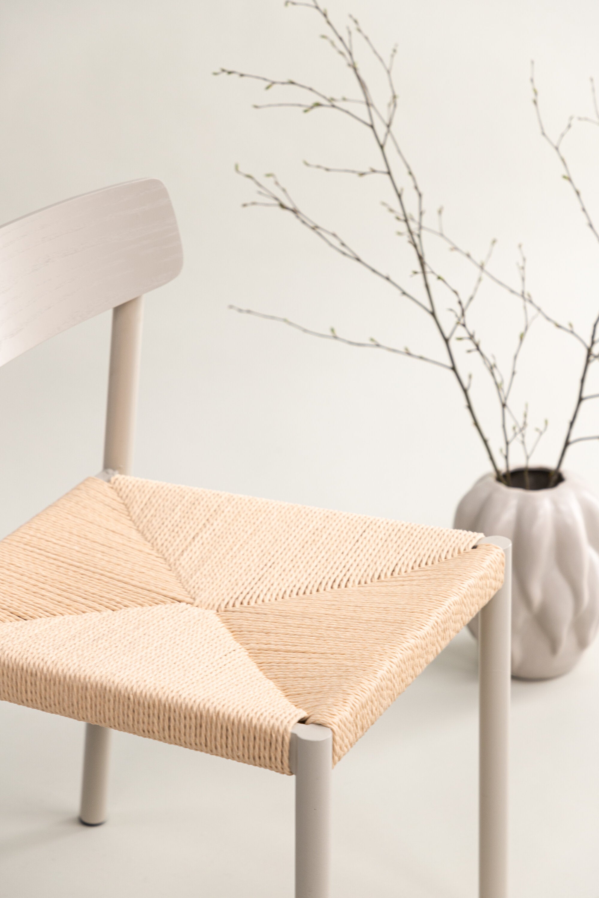 Malmö Stuhl in Greige präsentiert im Onlineshop von KAQTU Design AG. Stuhl ist von Vind
