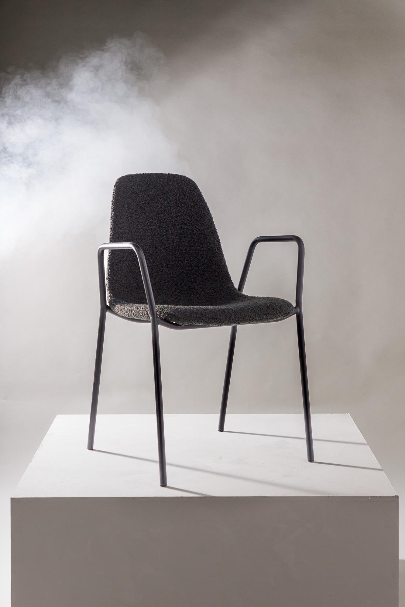 Klädesholmen Stuhl von Vind: Eleganter Komfort und zeitloses Design für stilvolle Wohnräume.